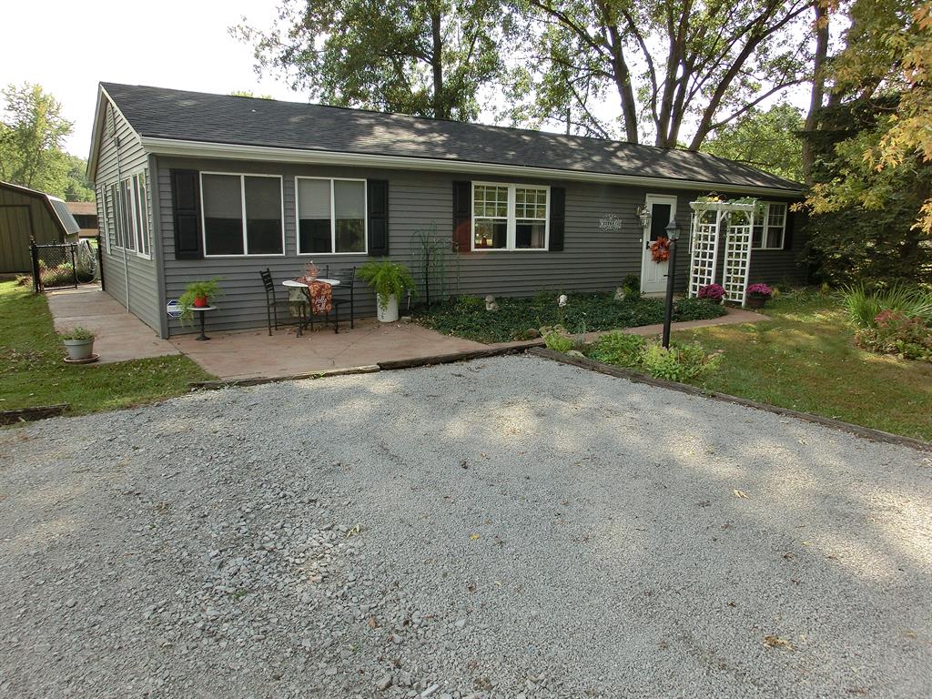 490 Essen Dr Lake Lorelei, OH