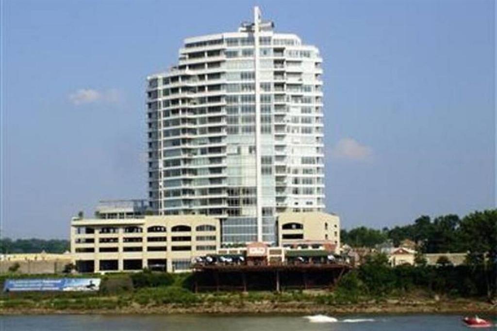 400 Riverboat Row, 605