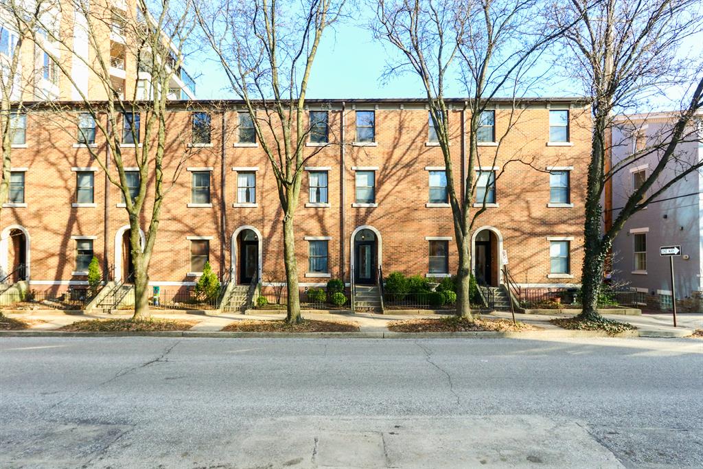 212 E 2nd St, B