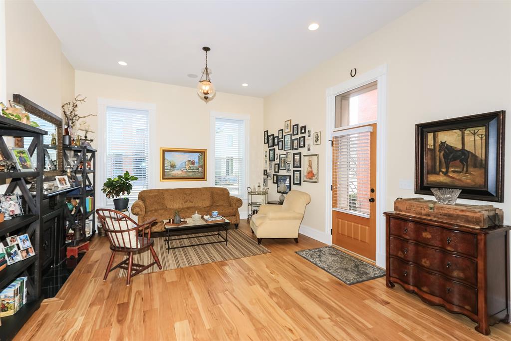 Living Room for 842 Overton St Newport, KY 41071