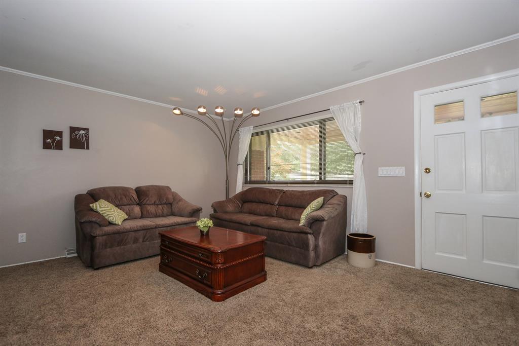 Living Room for 1090 Pinehollow Ln Finneytown, OH 45231