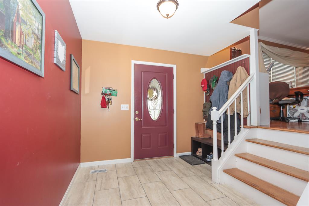 Foyer for 2657 Darke Ct Miami Twp. (West), OH 45233