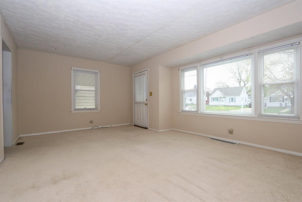 Living Room for 357 S Eastview Pkwy Hamilton East, OH 45011