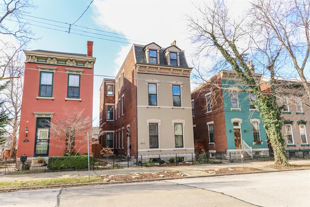 842 Overton St