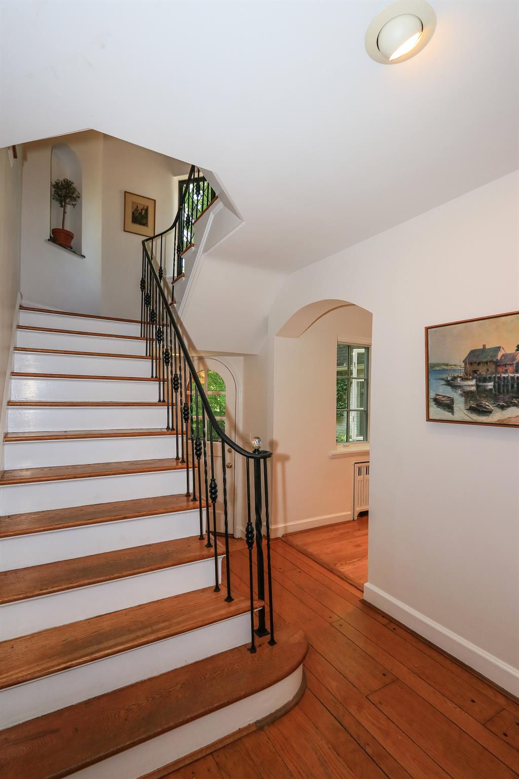 Foyer for 185 Linden Dr Wyoming, OH 45215