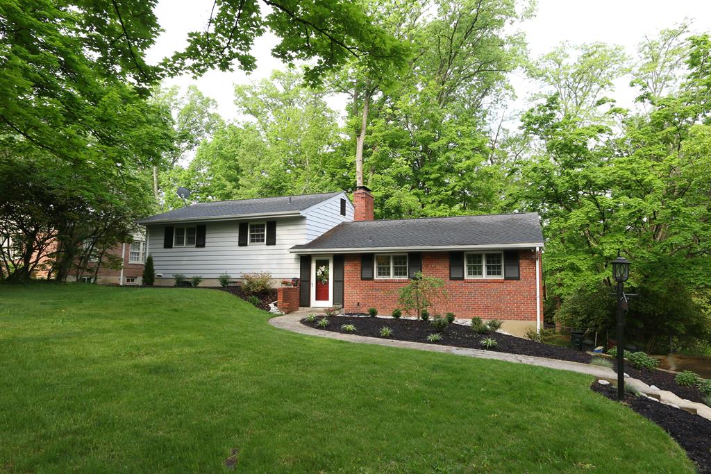 921 Oregon Trl Wyoming, OH